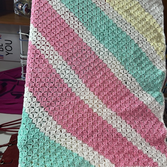 Hand Knit Silky Soft Throw Blanket 42x47 - Picture 7 of 13